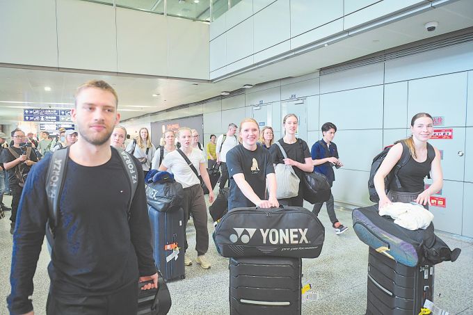 ▲参赛代表团成员抵达天府国际机场