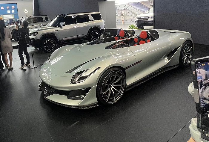 图集 | 2600多万元的电动超跑,超豪华车和概念车有哪些?|2024北京车展