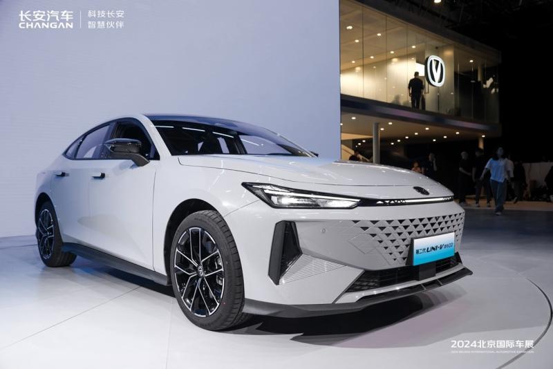  The price is 114900 - 126900 yuan, and the second generation Chang'an UNI-V Smart iDD is released at Beijing Auto Show