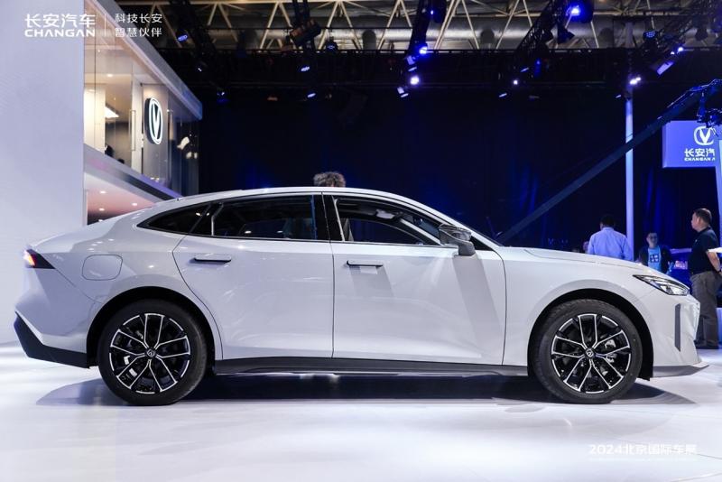 The price is 114900 - 126900 yuan, and the second generation Chang'an UNI-V Smart iDD is released at Beijing Auto Show