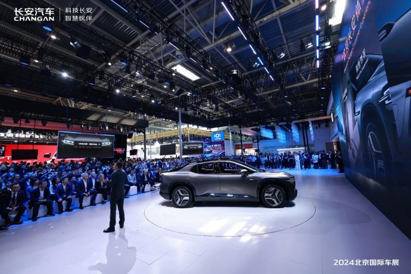 8款新车闪耀北京车展舞台，造车40年，长安汽车“卷”出新格局