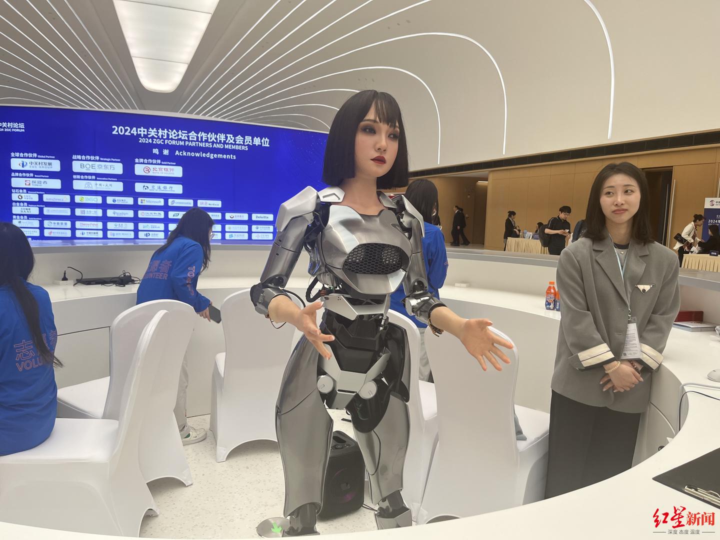  ▲ Bionic robot at Zhongguancun Forum