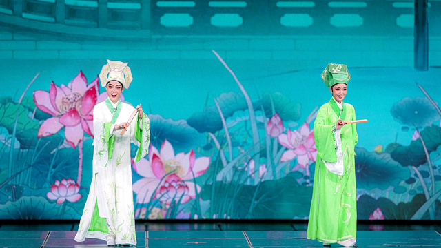 陈丽君、李云霄在《2024年春节联欢晚会》进行第四次彩排。（视频截图）