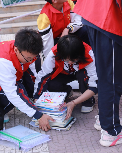 西安思源中学组织爱心捐赠活动