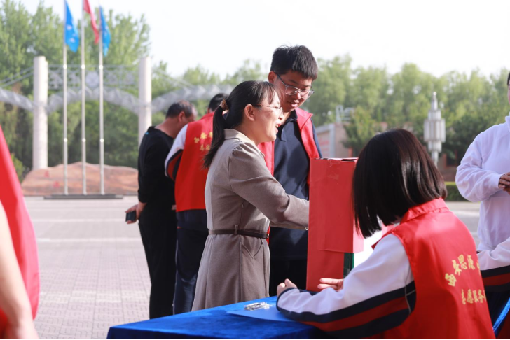西安思源中学组织爱心捐赠活动