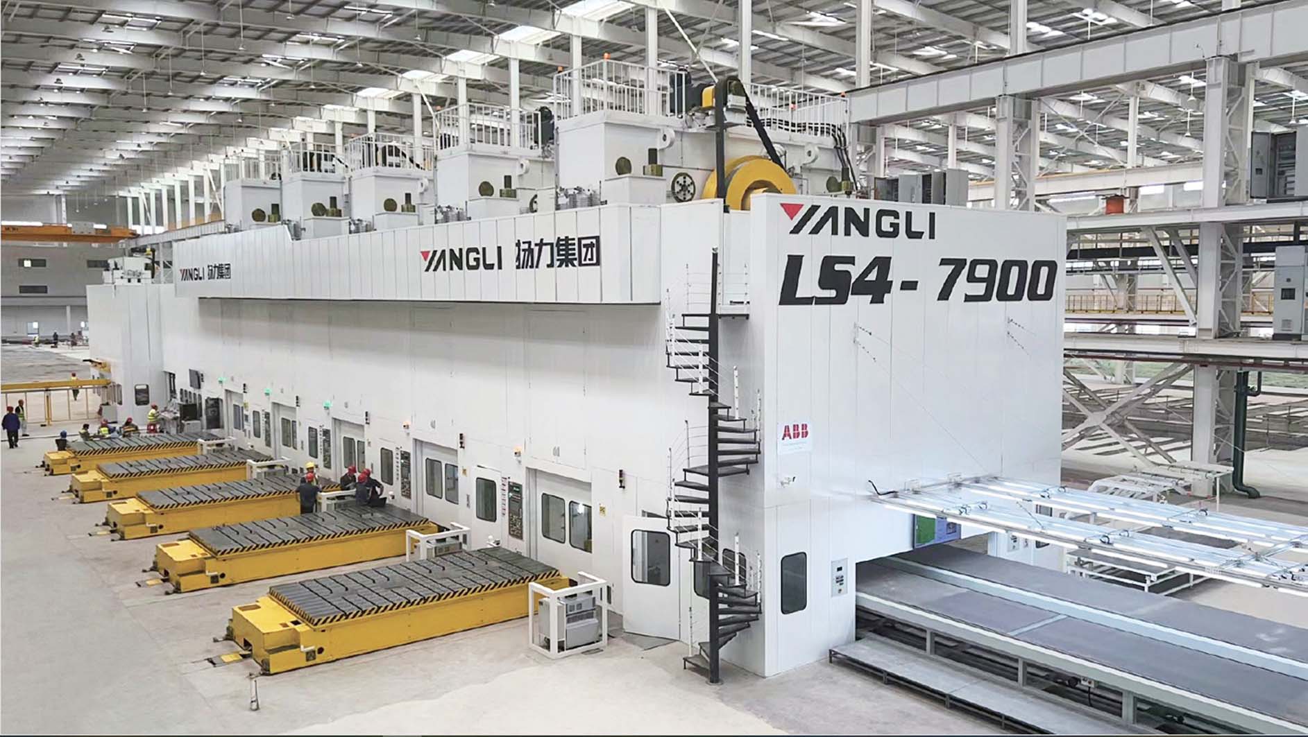 扬力集团的2500t机械多连杆自动化冲压生产线. 资料图片