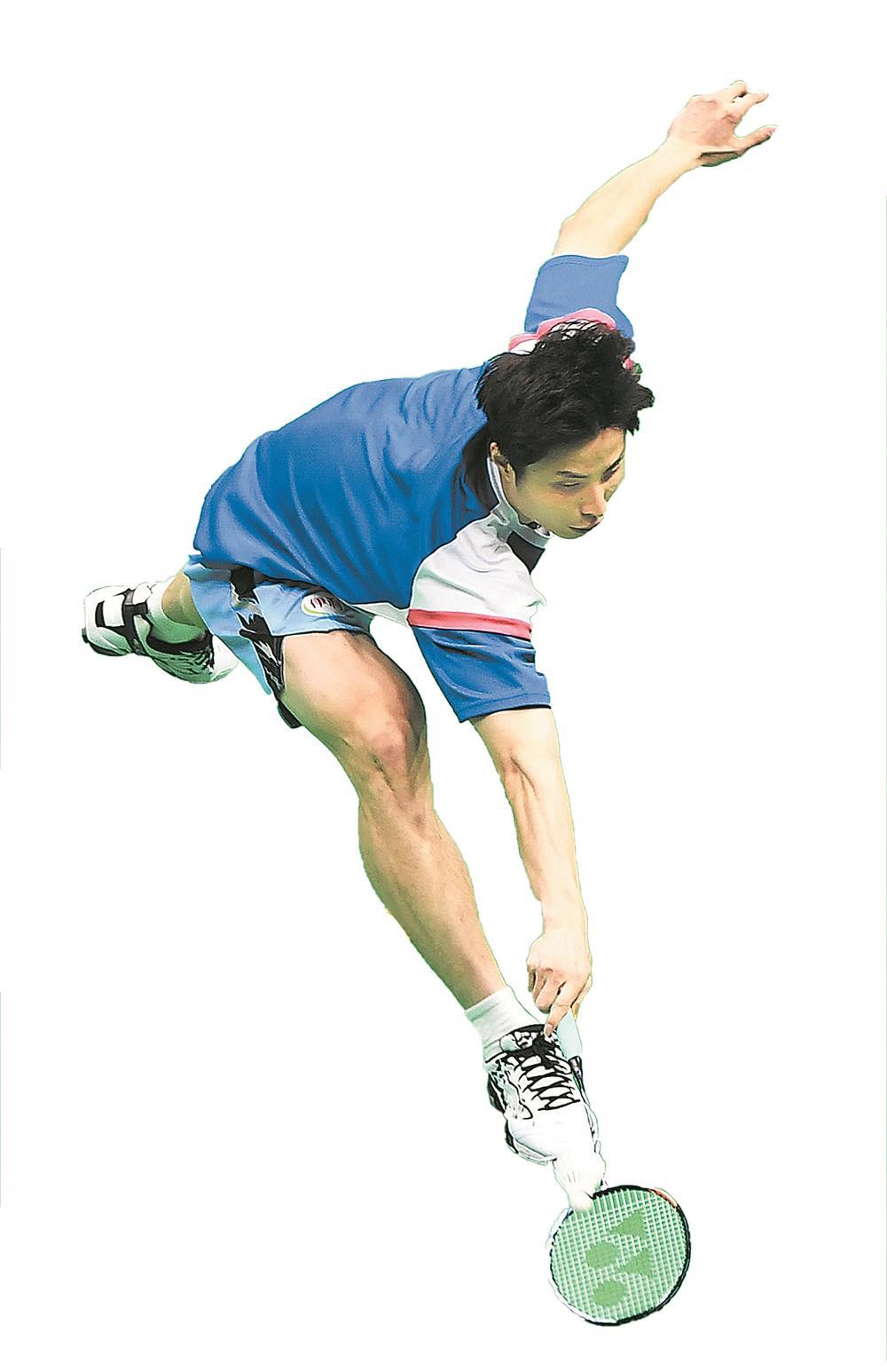 4月26日，国羽男单选手石宇奇进行赛前训练新华社发