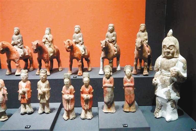 宇文邕墓葬发掘出土的文物陶俑