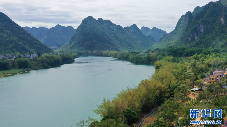 无人机航拍红水河情人湾.蓝吉富 摄