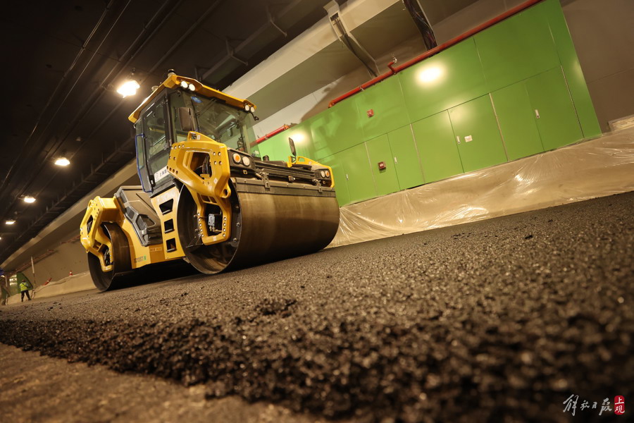 国内首次!在城市地下长隧道中进行无人摊铺,效率提升%