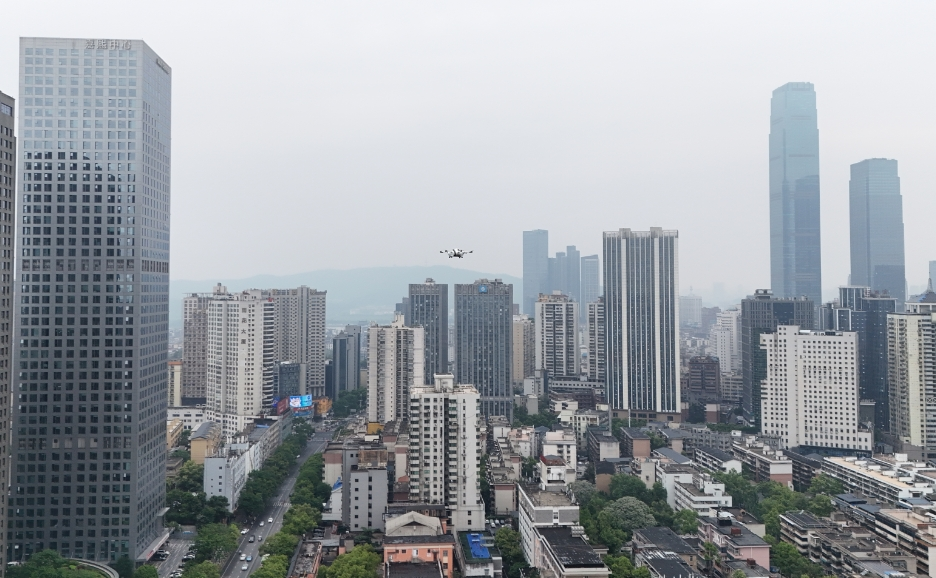 无人机从长沙血液中心启航，飞往中南大学湘雅二医院