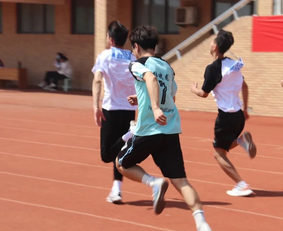 濮阳医专举办第八届春季田径运动会