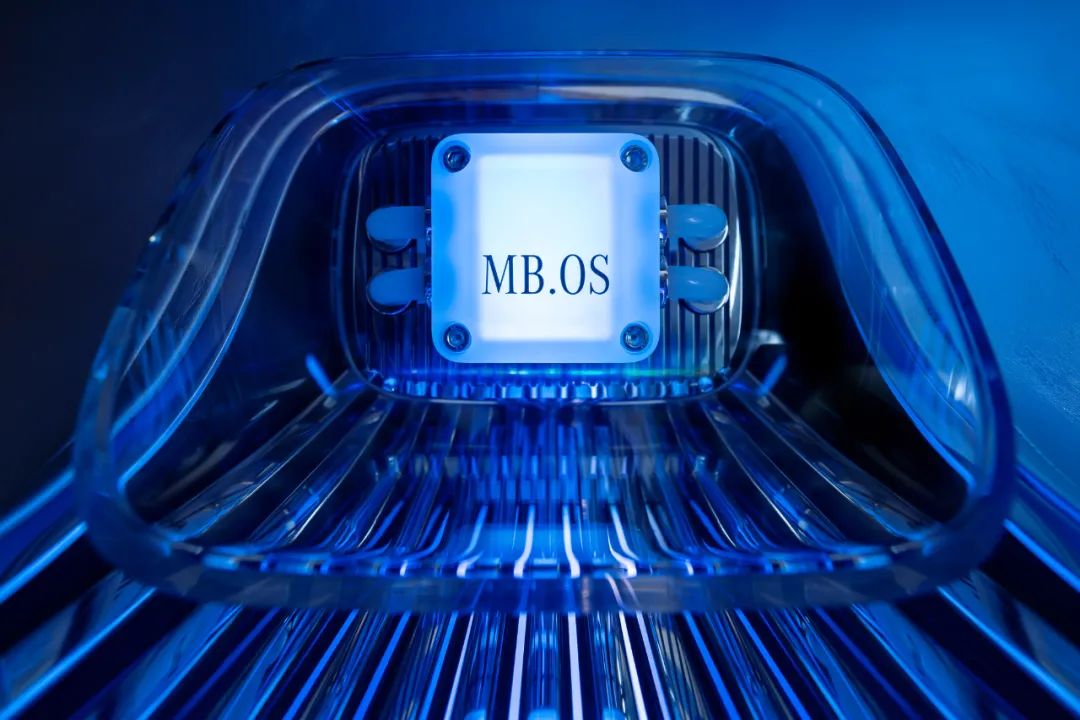 梅赛德斯-奔驰自主开发的全新架构MB.OS操作系统中国首秀