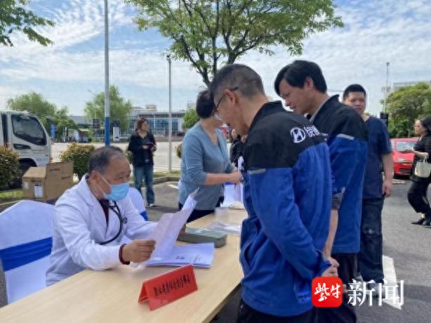 常熟市琴川街道开展《中华人民共和国职业病防治法》宣传周活动