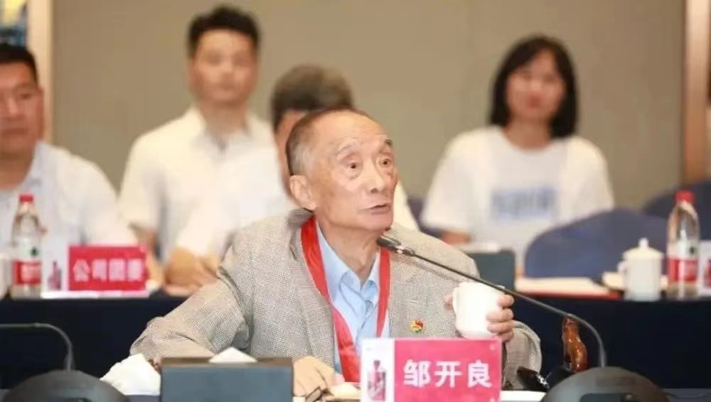 奉命接手茅台之前曾经担任仁怀县委书记,1977年至1983年期间,周高廉