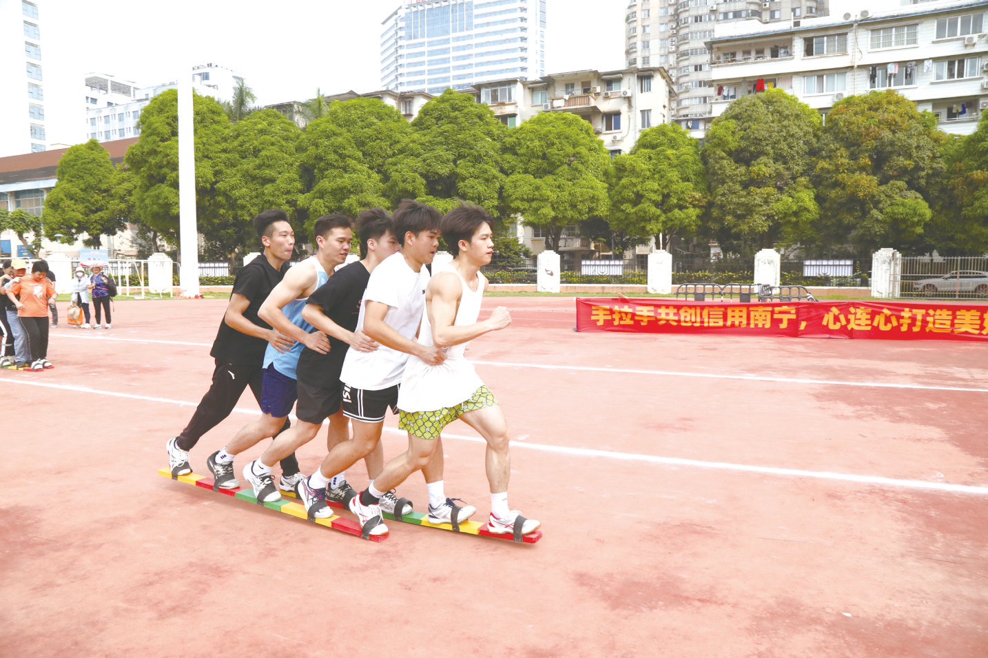民族体育项目有特色 旱地冰壶受热捧|冰壶_新浪财经_