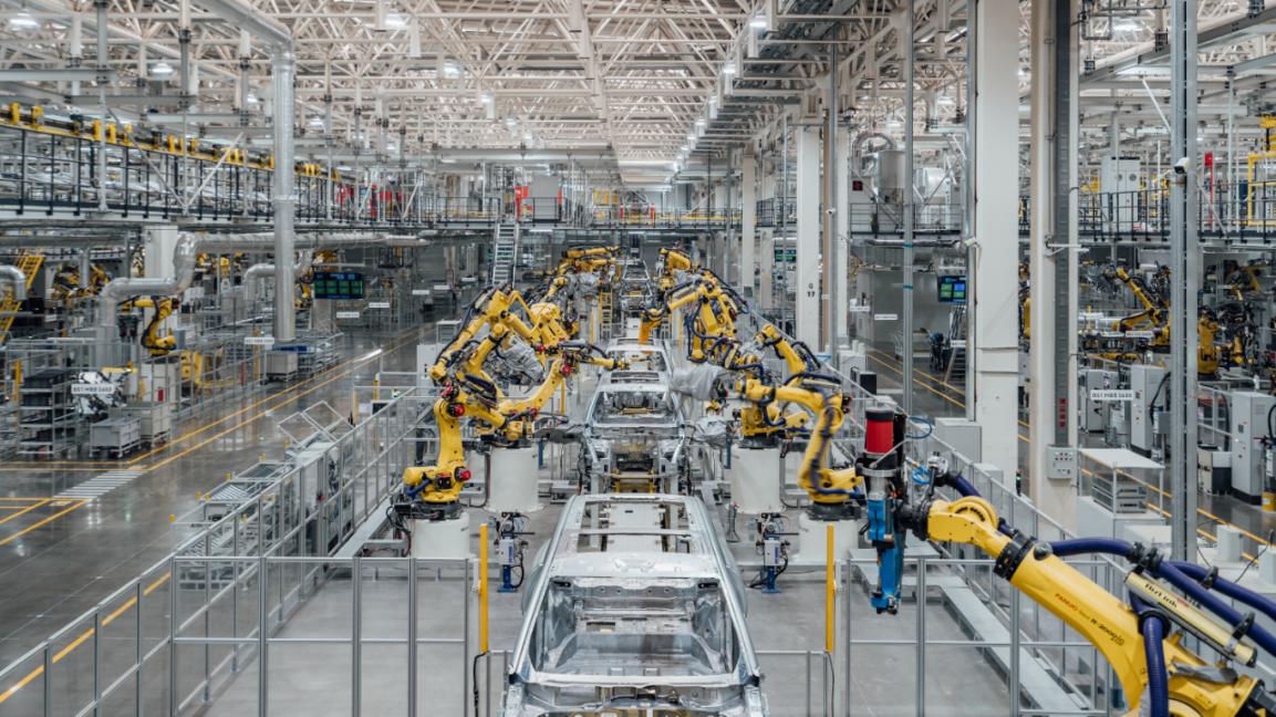 赛力斯汽车超级工厂生产线