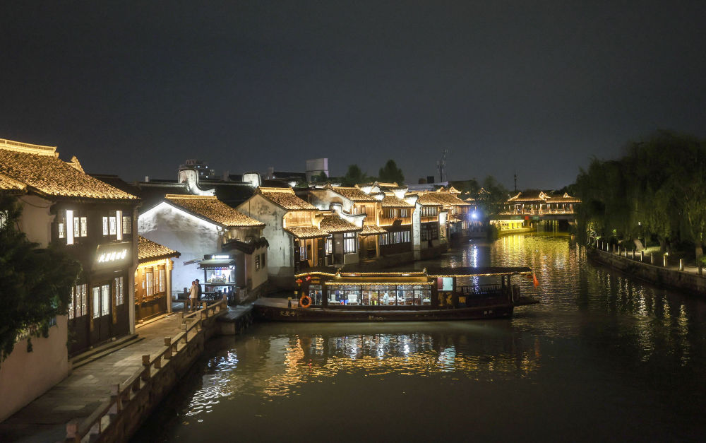 4月25日拍摄的月河历史街区夜景。新华社记者 徐昱 摄