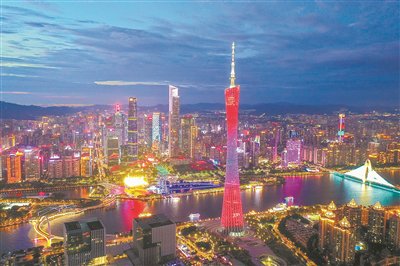　　夜幕下，广州塔矗立于灯火璀璨的城市新中轴线上。新华社记者 刘大伟摄