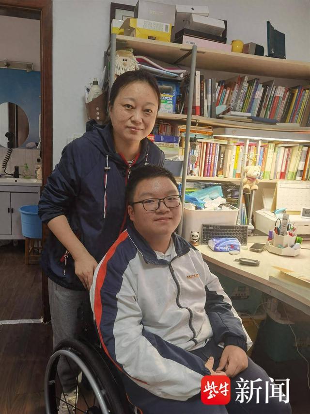 15岁"轮椅少年"在南外茁壮成长 未来想考大学人工智能