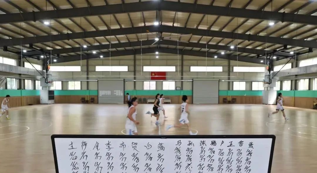 资料图：2023年3月，为备战2025年举行的全运会，广东女篮队员们在清远源潭集训。（图源：广东篮球）