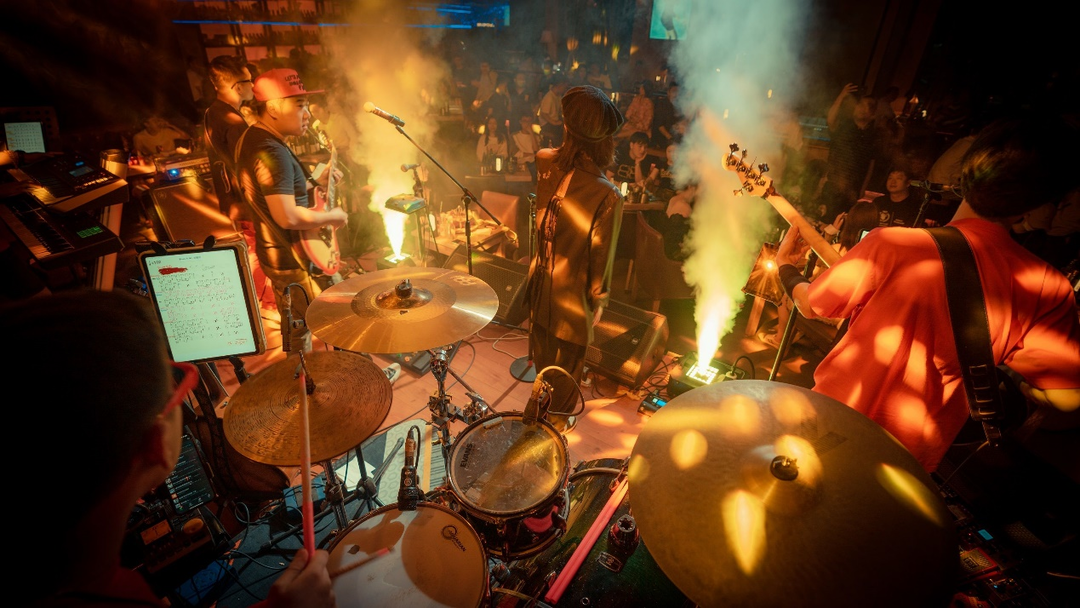 乐队在酒吧演出现场,图源:大众点评