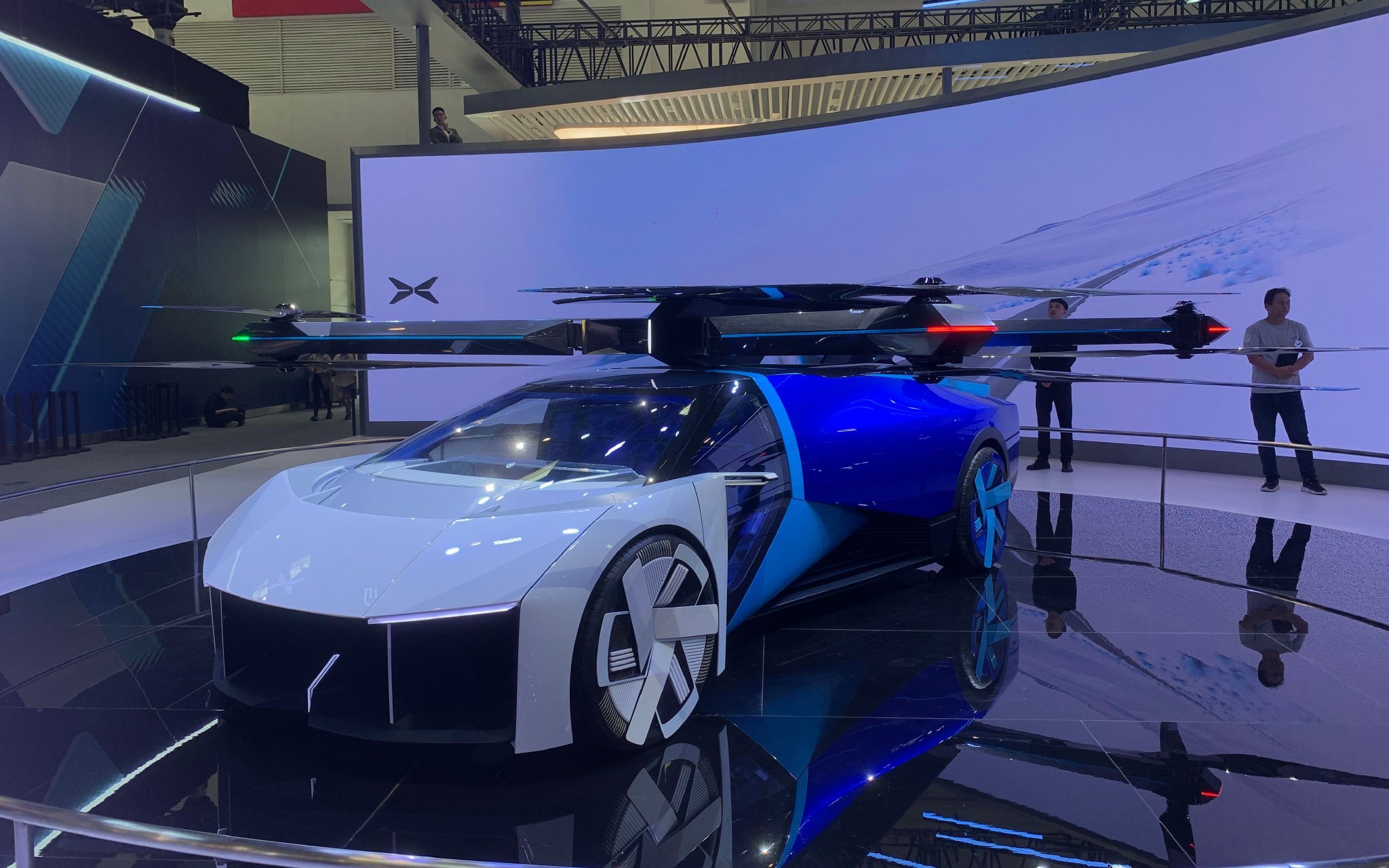 小鹏汇天陆空一体式飞行汽车.