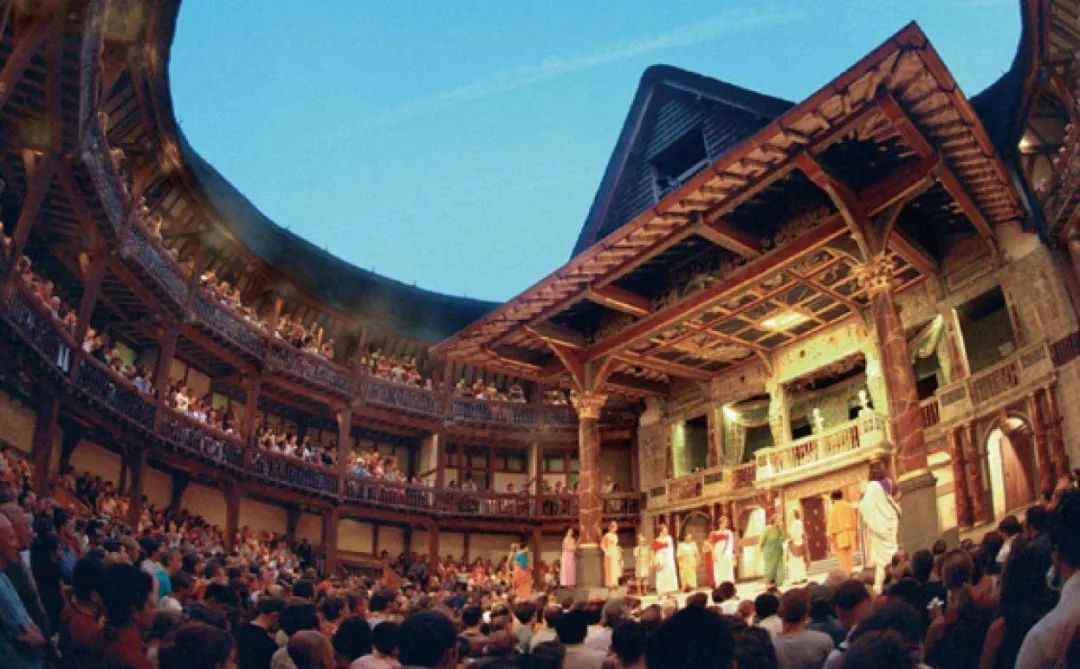 上图：莎士比亚环球剧场。