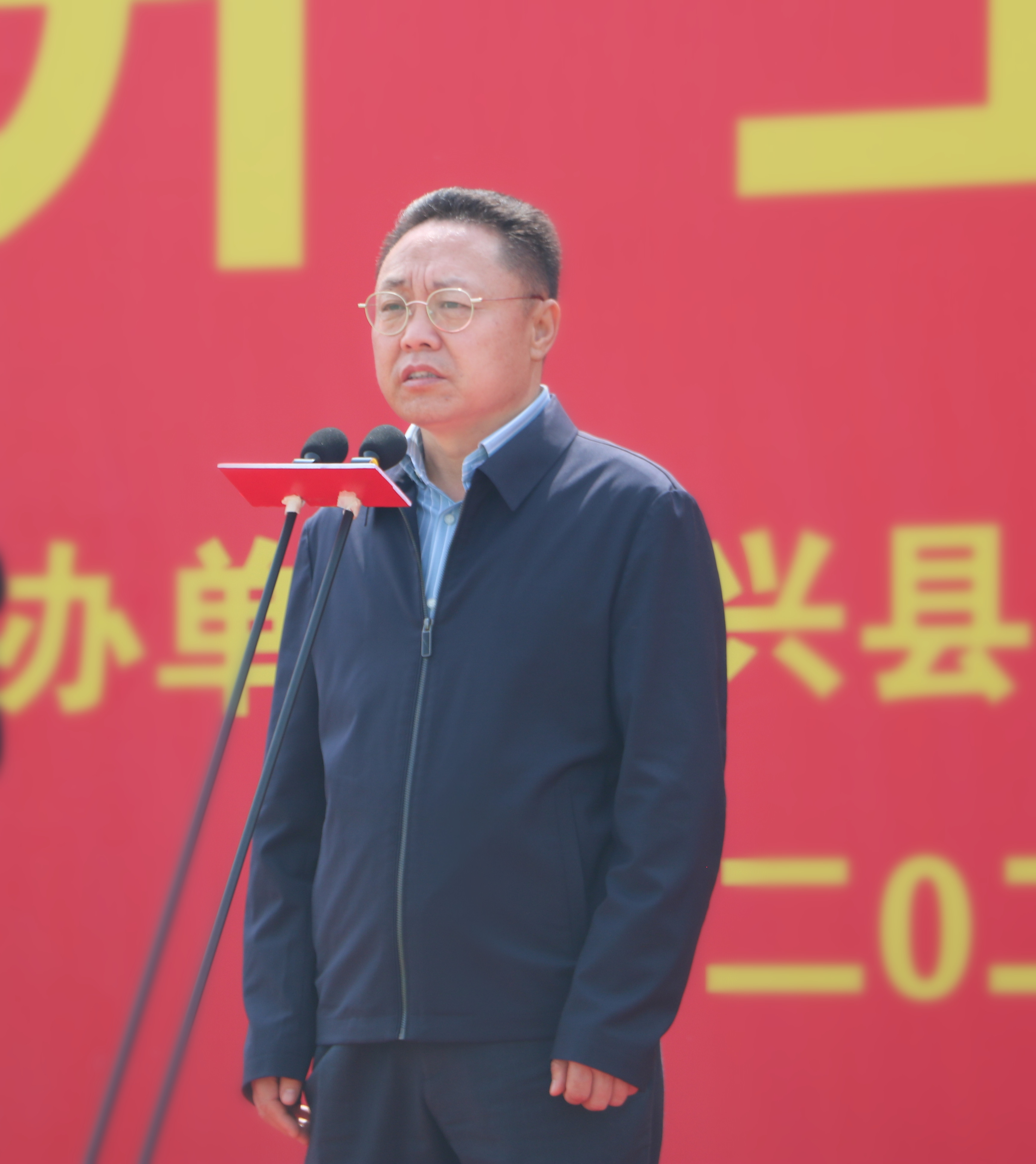 吕梁市政协副主席、兴县县委书记乔云宣布项目开工