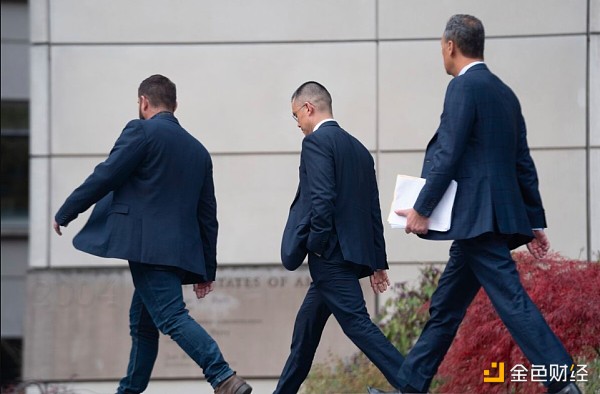 11 月 21 日，赵长鹏离开西雅图联邦法院。摄影：Chloe Collyer/Bloomberg