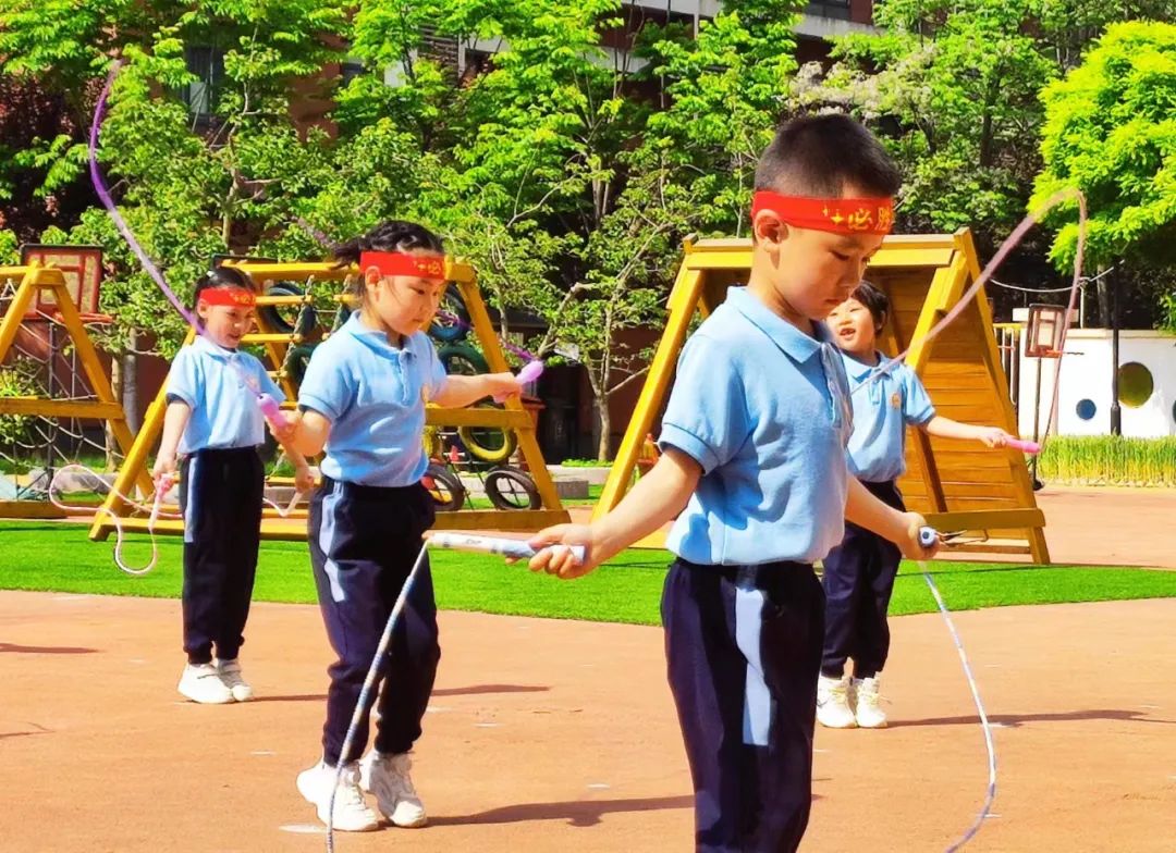 沣东润馨怡园幼儿园大班组绳操比赛