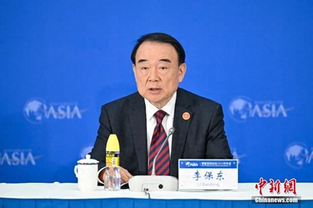 对李保东秘书长带领论坛秘书处取得的突出工作成绩给予充分肯定和高度