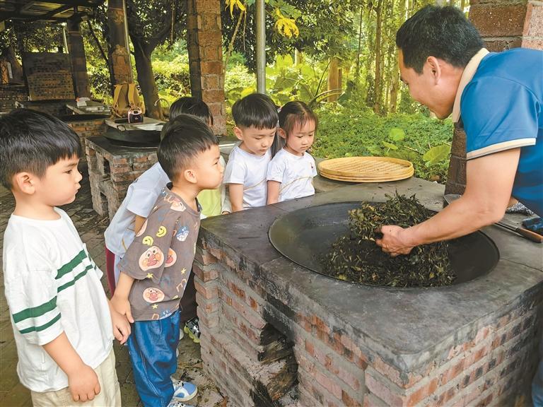 位于博罗县柏塘镇的安吉尔斑璞自然教育基地，孩子们向自然学习。 本版图片由深圳特区报记者 李忠 摄