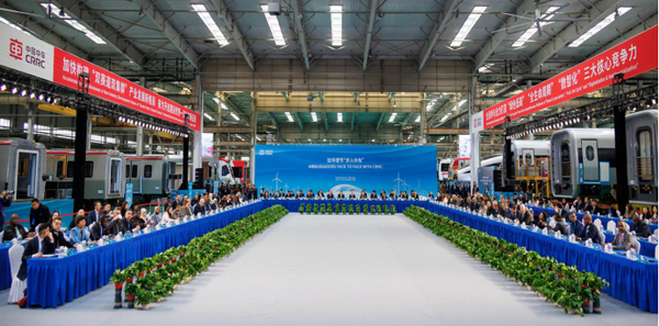 外交部组织驻华使节"步入中车集团"