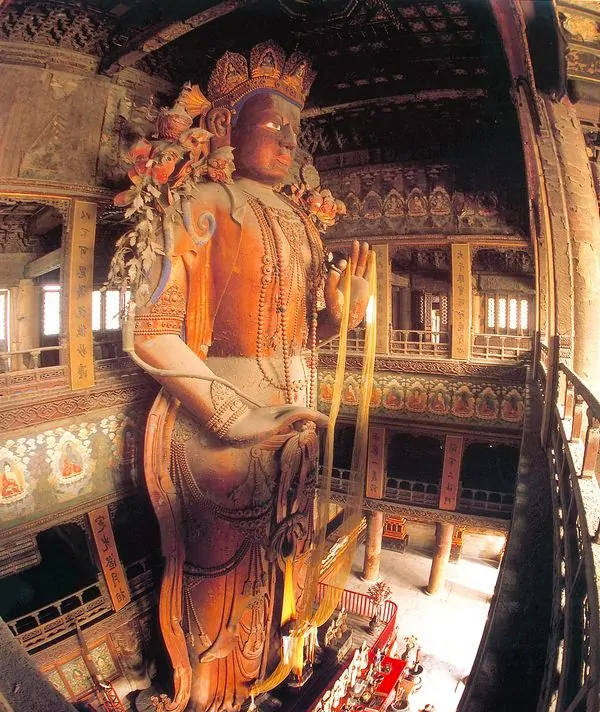 七世达赖赠予乾隆的巨型檀香木弥勒佛像