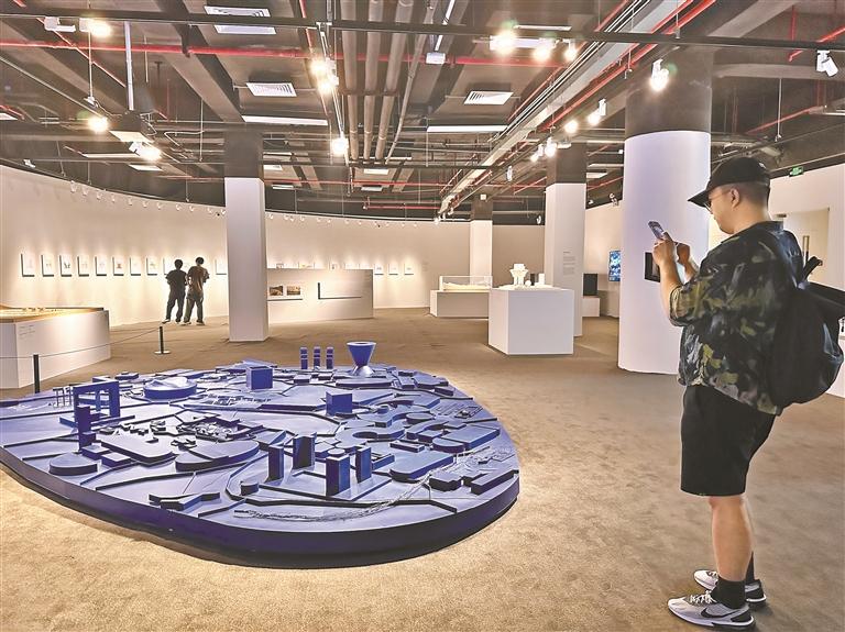 深圳市当代艺术与城市规划馆展出的建筑大师矶崎新"矶崎新:形构间"