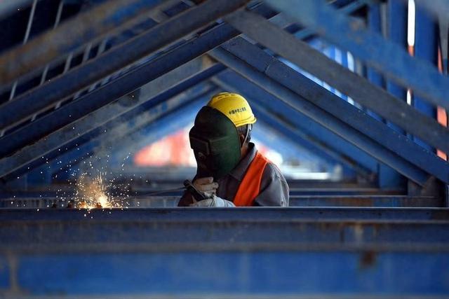 高铁建设者,守岗赶工期