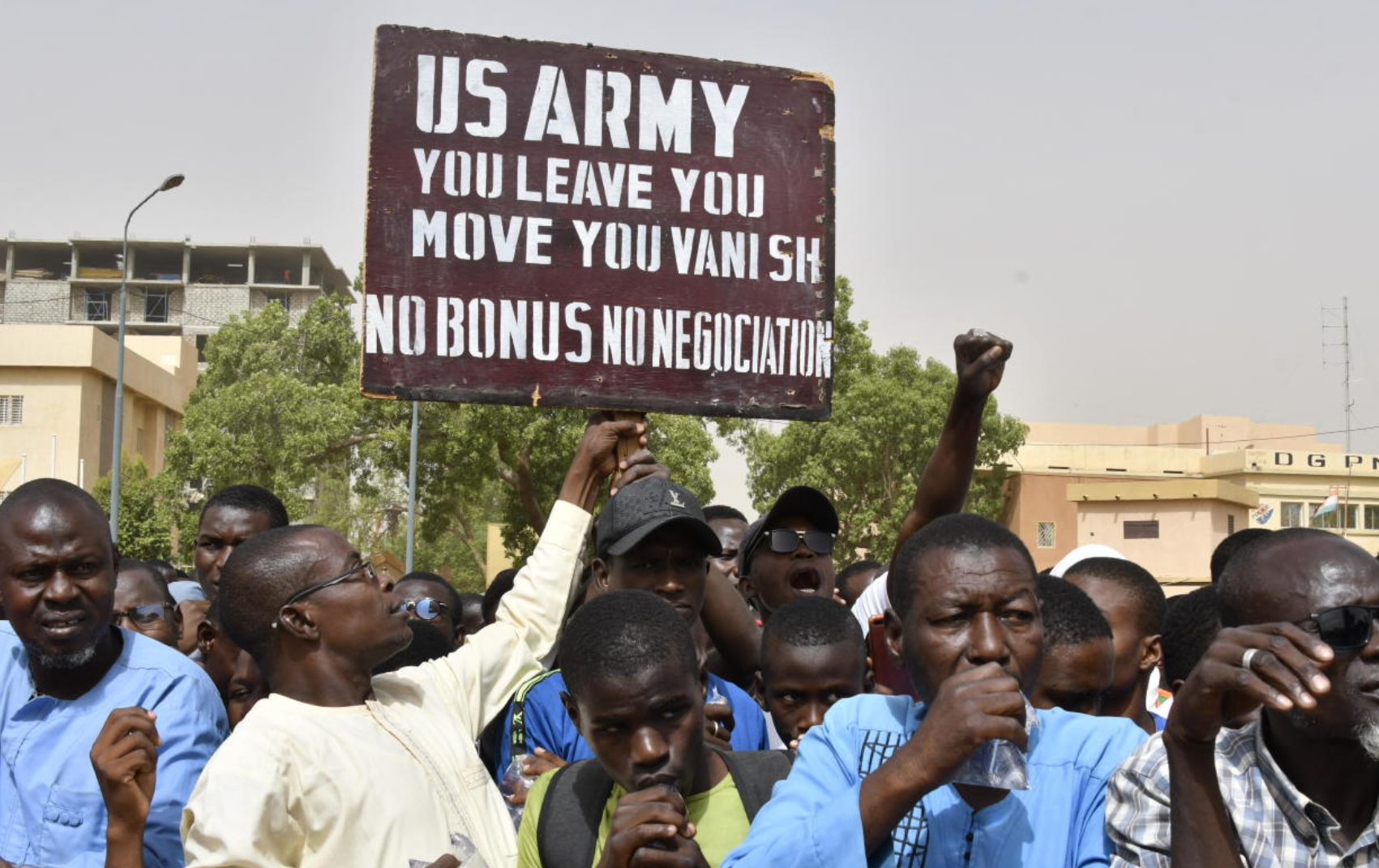 ▲尼日尔民众举行抗议活动，要求美军撤离