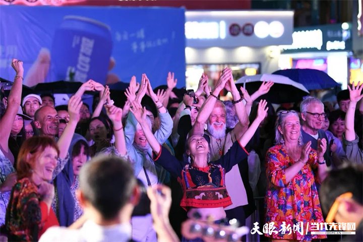 　　贵阳路边音乐节。图片来源于南明区融媒体中心