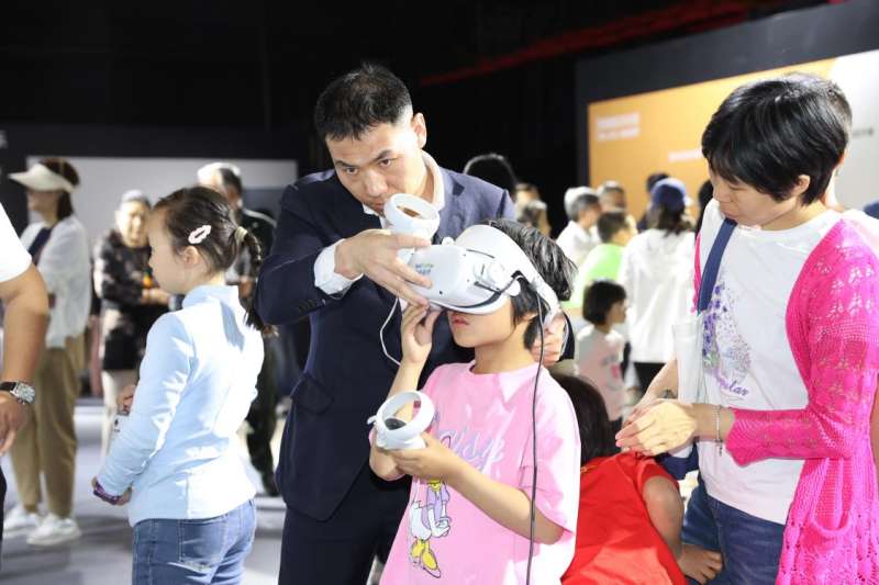 一场以“Future On 未来在亦城上演”为主题的电竞狂欢节，正在位于亦庄新城的北京智慧电竞赛事中心上演。主办方供图
