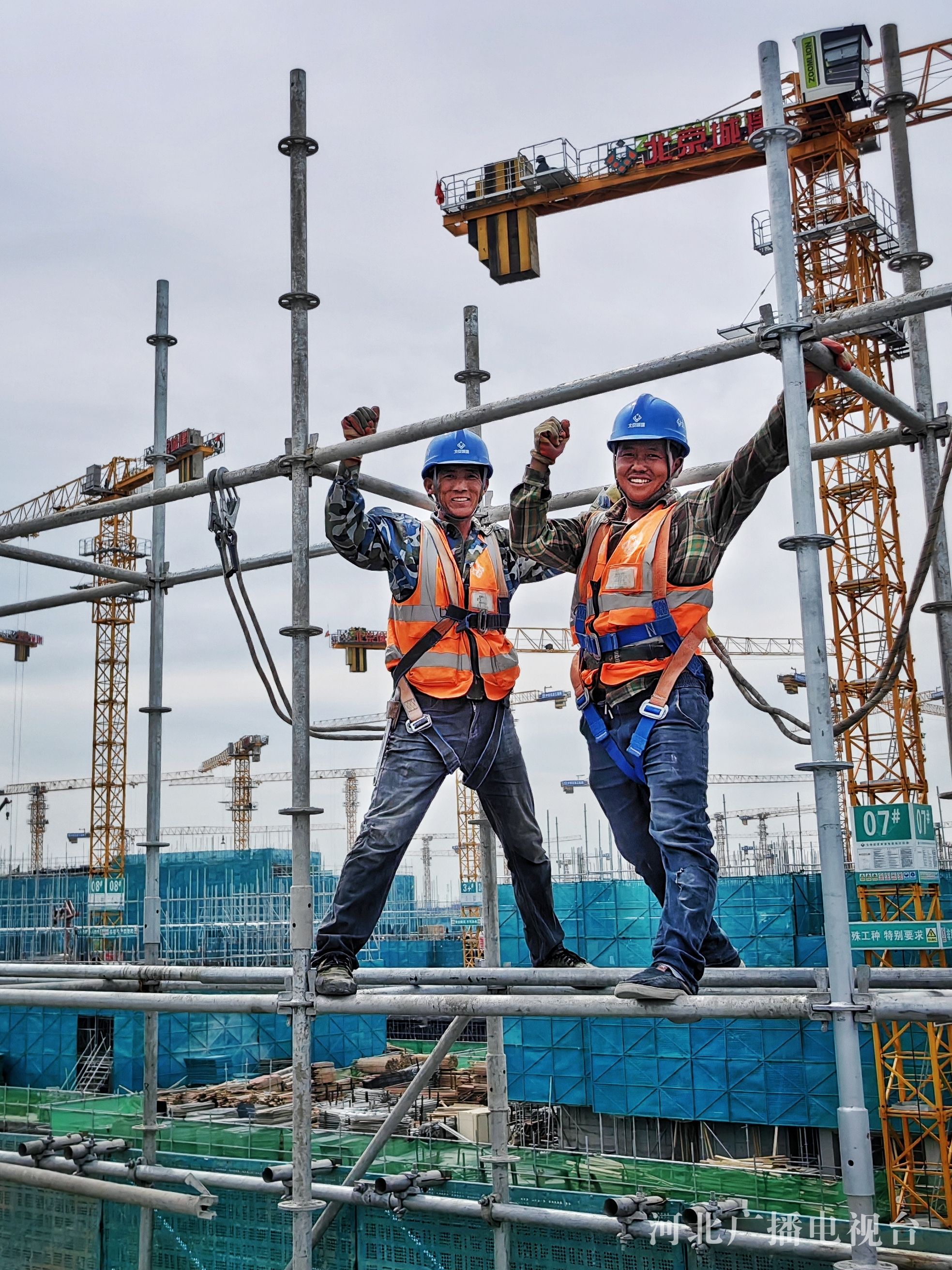 "辉"眼看河北丨"五一"假期 雄安建设现场施工忙|河北_