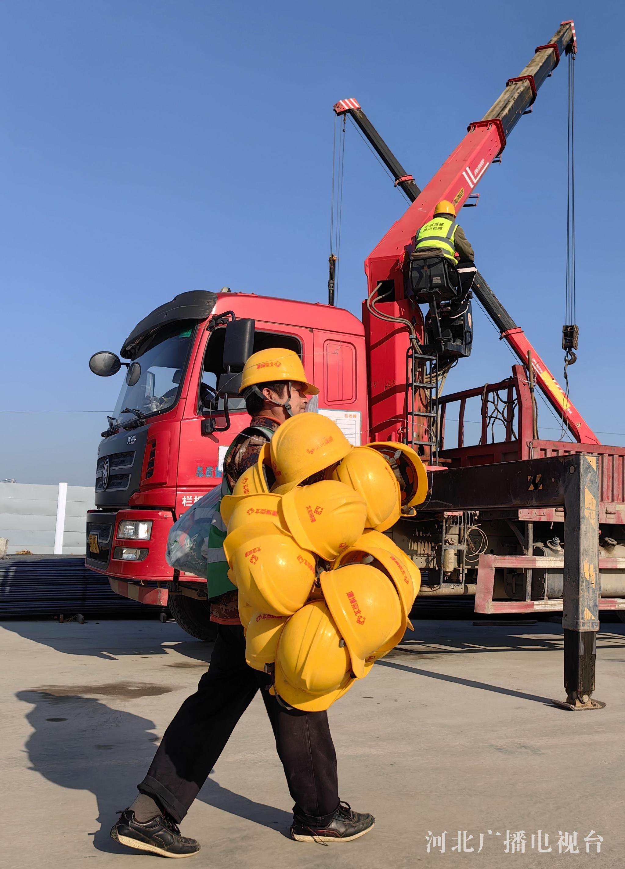 "辉"眼看河北丨"五一"假期 雄安建设现场施工忙|河北_