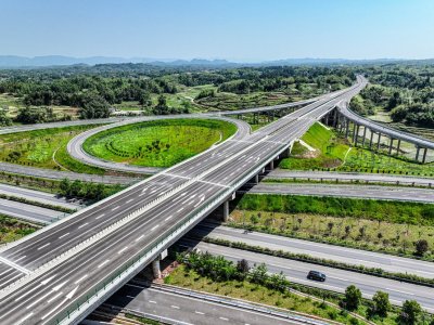 川渝高速大通道年内将增加至16条