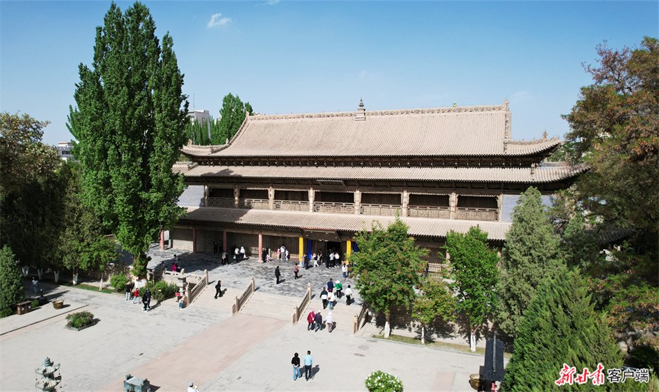 张掖大佛寺景区人流如织.新甘肃·甘肃日报记者&nbsp;侯洪建&nbsp;摄