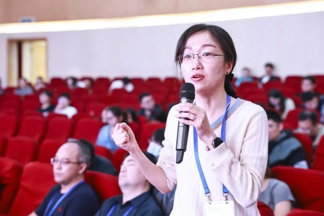 邀请了中科院上海药物所吴蓓丽研究员,上海交通大学洪亮教授,李丹教授