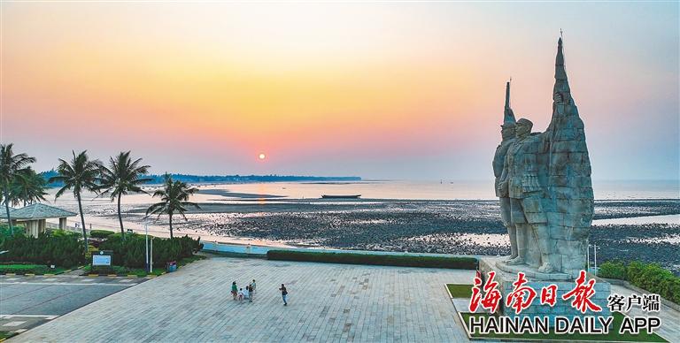 位于海南环岛旅游公路临高段附近的海南解放公园.