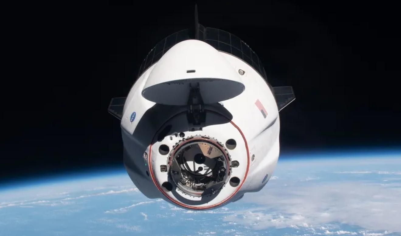 （SpaceX“龙飞船”，来源：NASA）