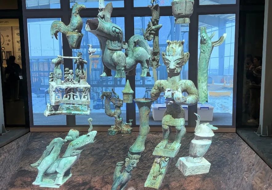 三星堆博物馆新馆利用裸眼3D显示技术还原考古发掘