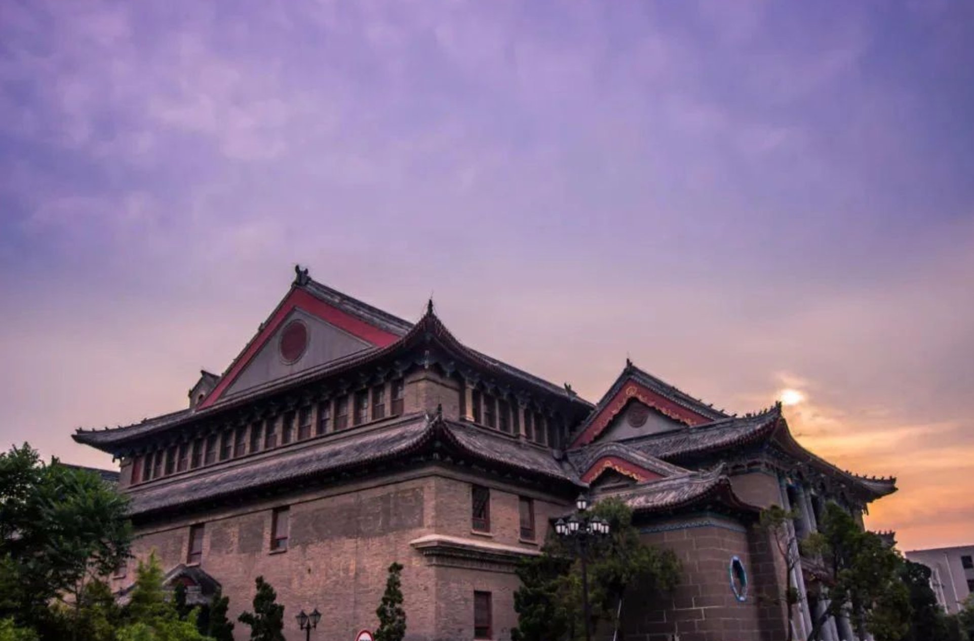 河南大学明伦校区大礼堂(图源:学校官网)