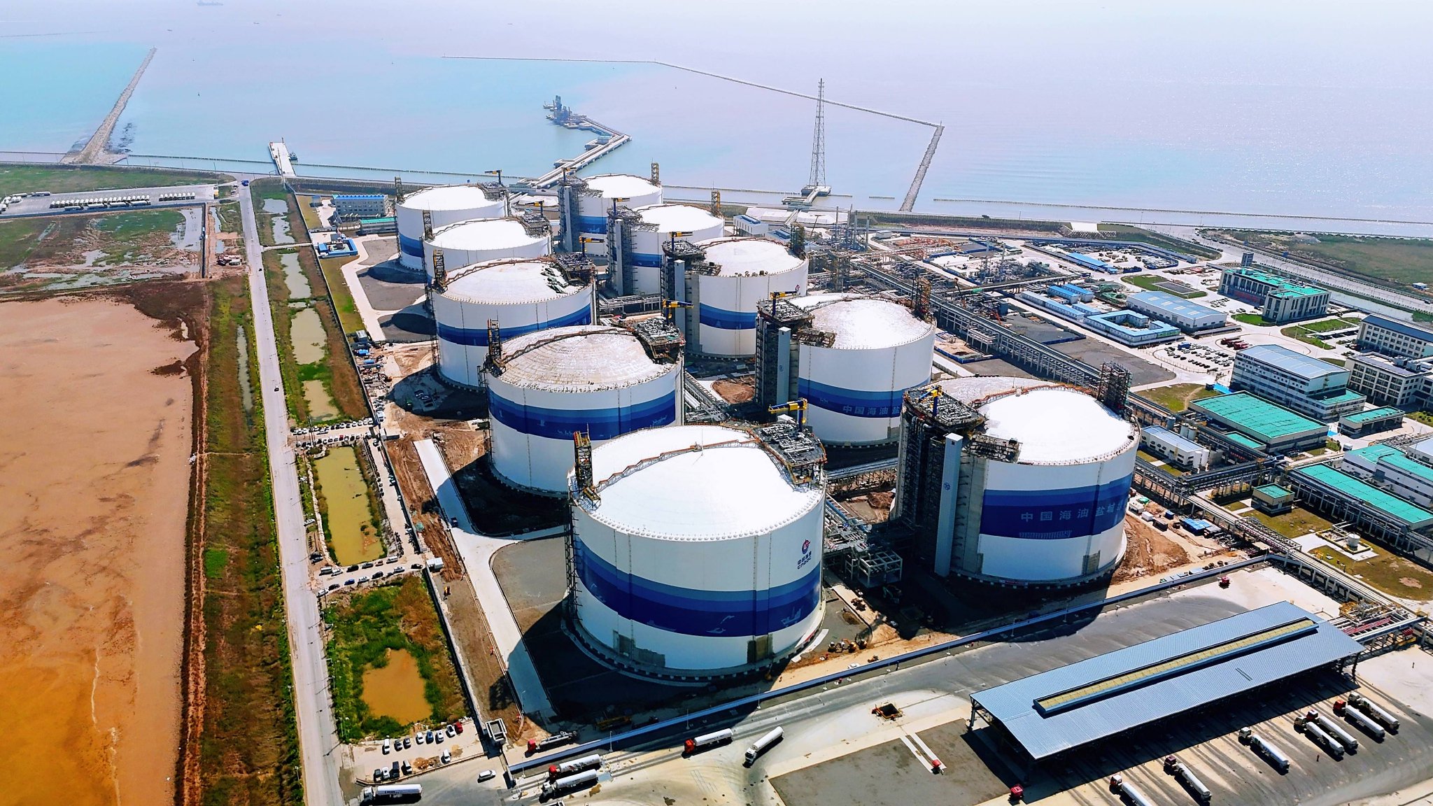中国海油盐城“绿能港”储罐全景图。受访者供图